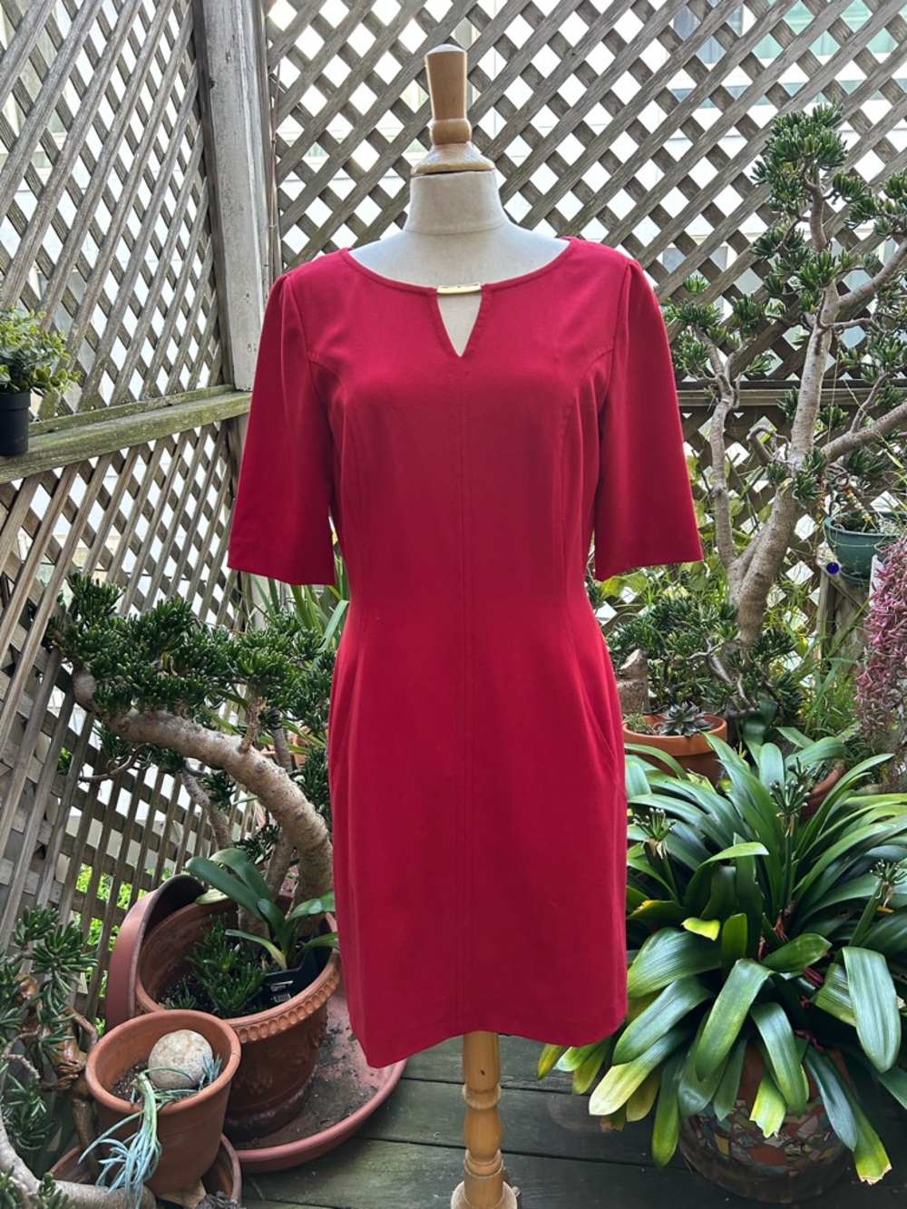 Tahari Red Keyhole Sheath Dress w/ Gold embellishment.  Size 10. Pockets NWOT